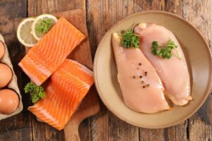 キャットフードは肉と魚どちらがいい？実は肉好きが多い日本猫