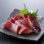 猫はマグロやカツオなどの刺身は大丈夫!生食による寄生虫や食中毒のリスクを解説