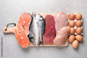 キャットフードの「ホールプレイ比率」とは？肉や内臓、骨まで丸ごと使用する自然に近いフード設計